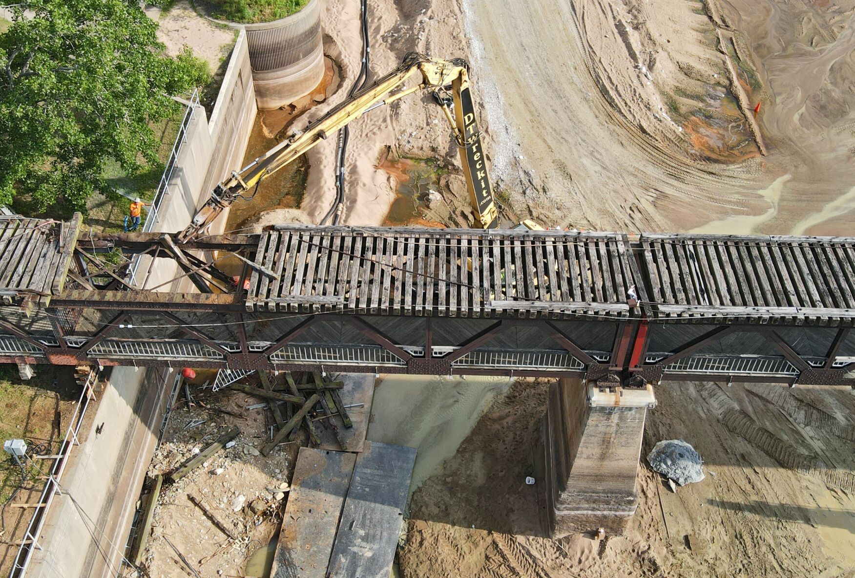 Pedestrian Bridge Demolish 1